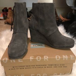 TOMS desert wedges